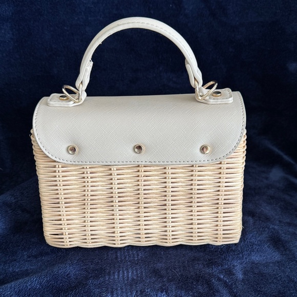 Madison West Straw Bag - Picture 7 of 9